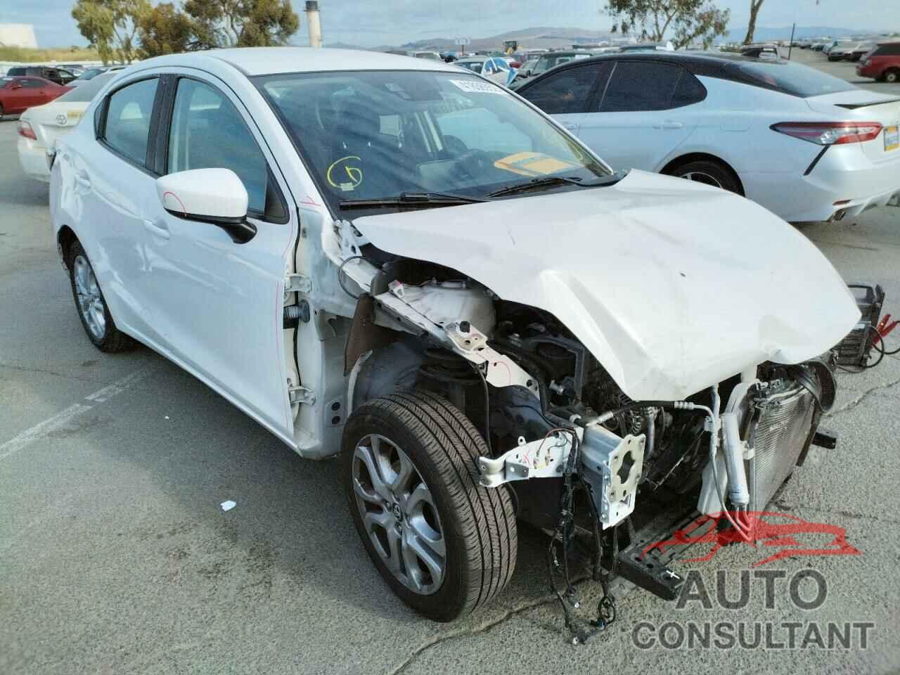 TOYOTA YARIS 2017 - 3MYDLBYV2HY157102