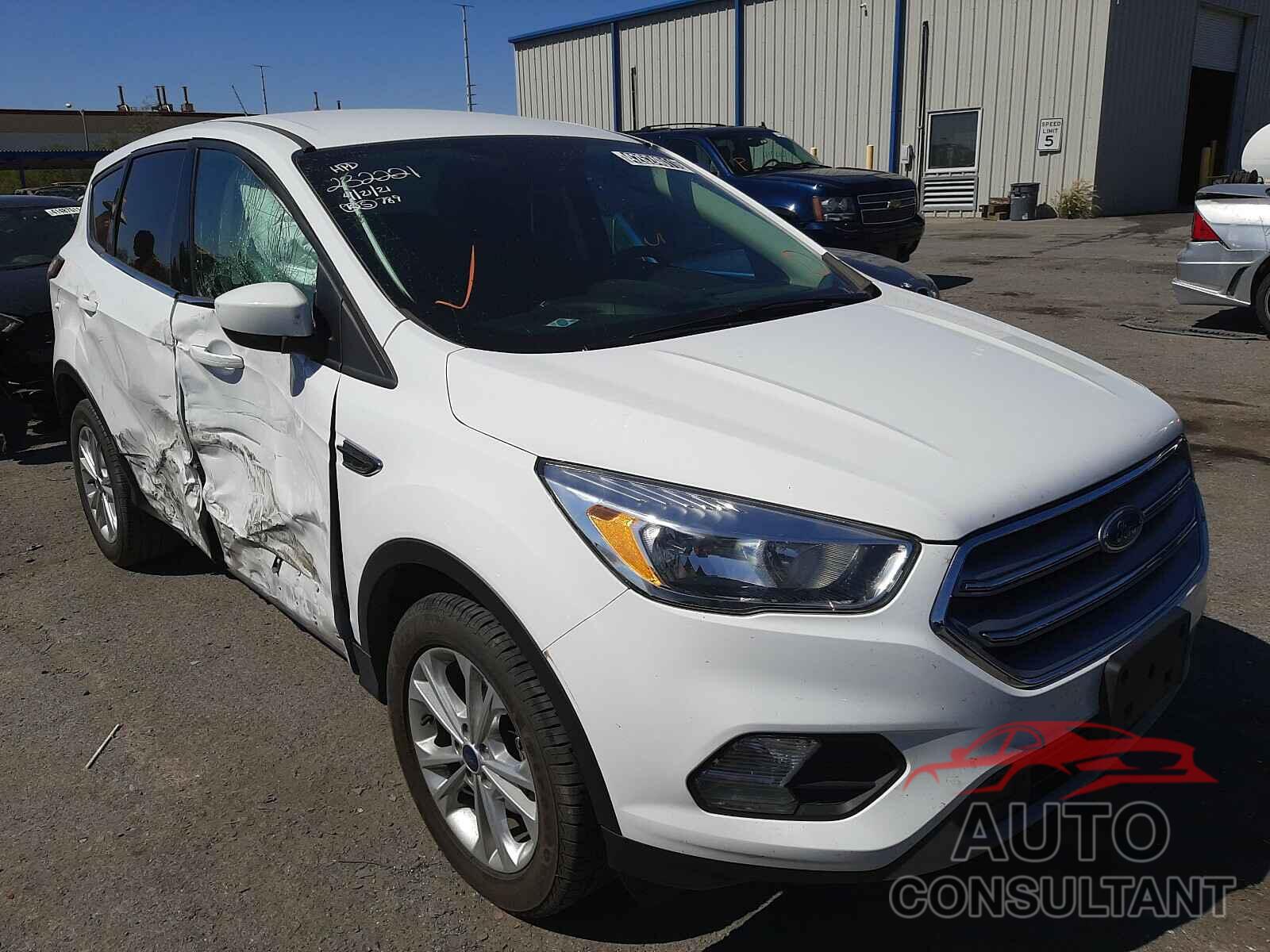 FORD ESCAPE 2017 - 1FMCU0GD5HUD77787