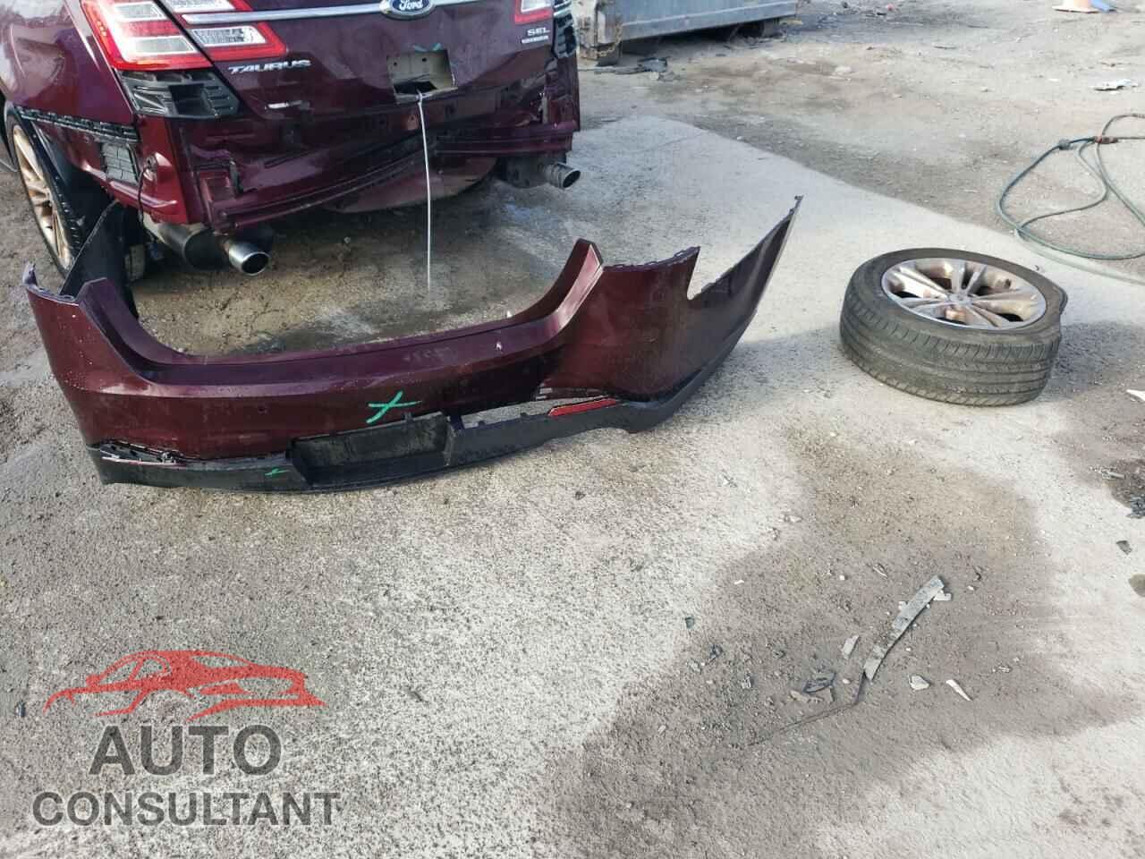 FORD TAURUS 2018 - 1FAHP2E81JG117271
