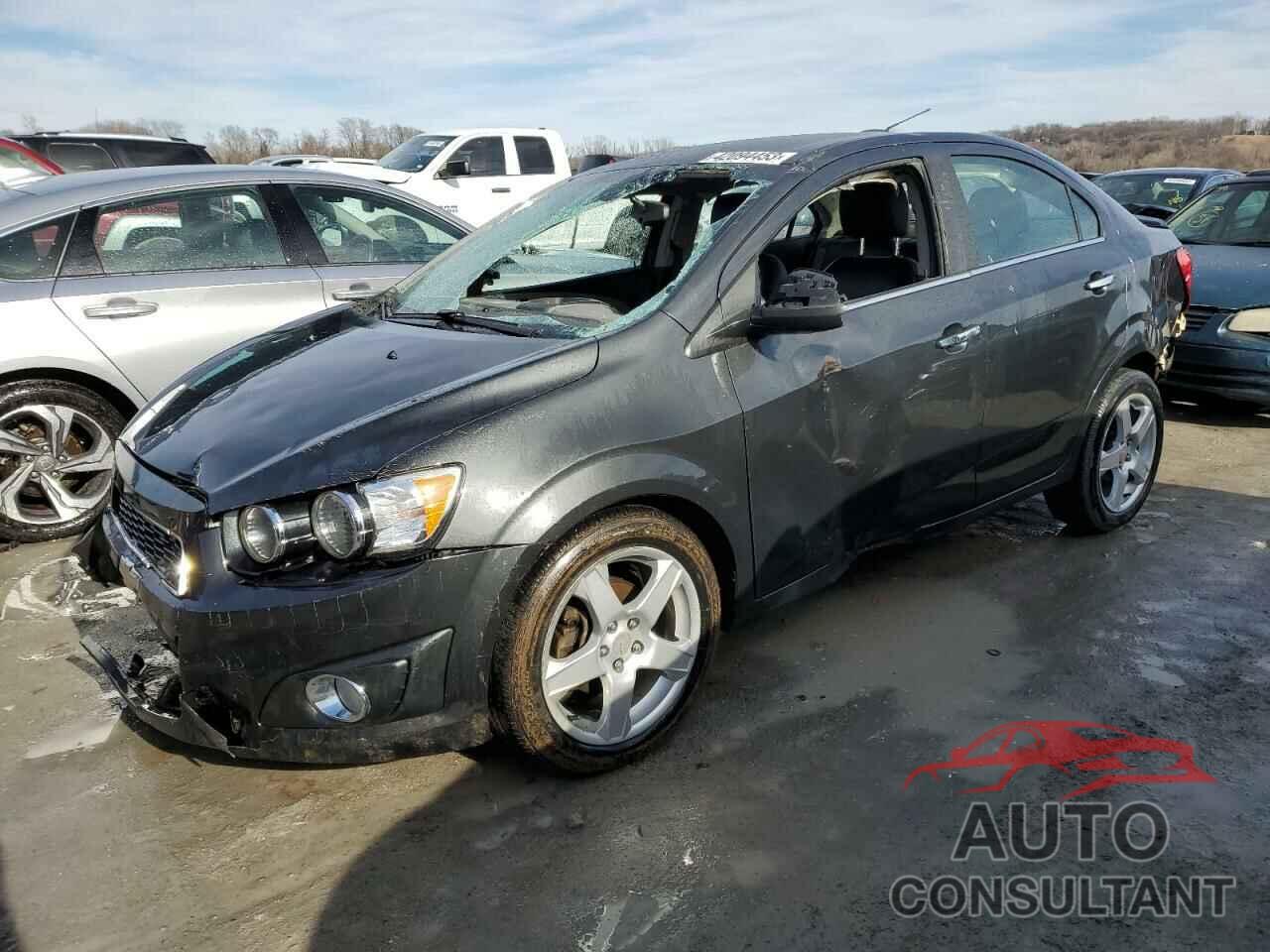 CHEVROLET SONIC 2015 - 1G1JE5SB0F4209900