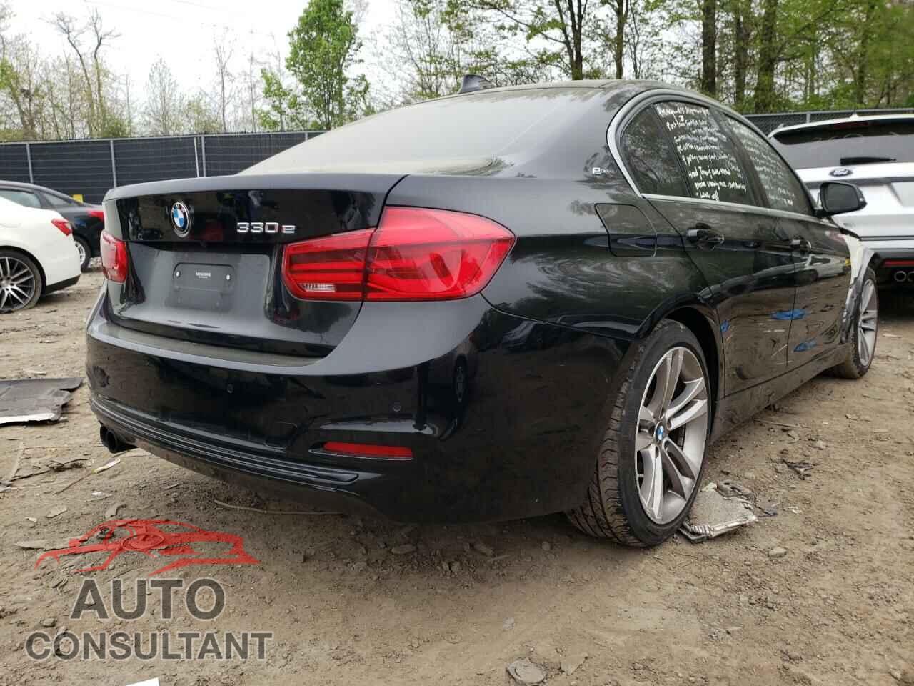 BMW 3 SERIES 2017 - WBA8E1C32HA156625