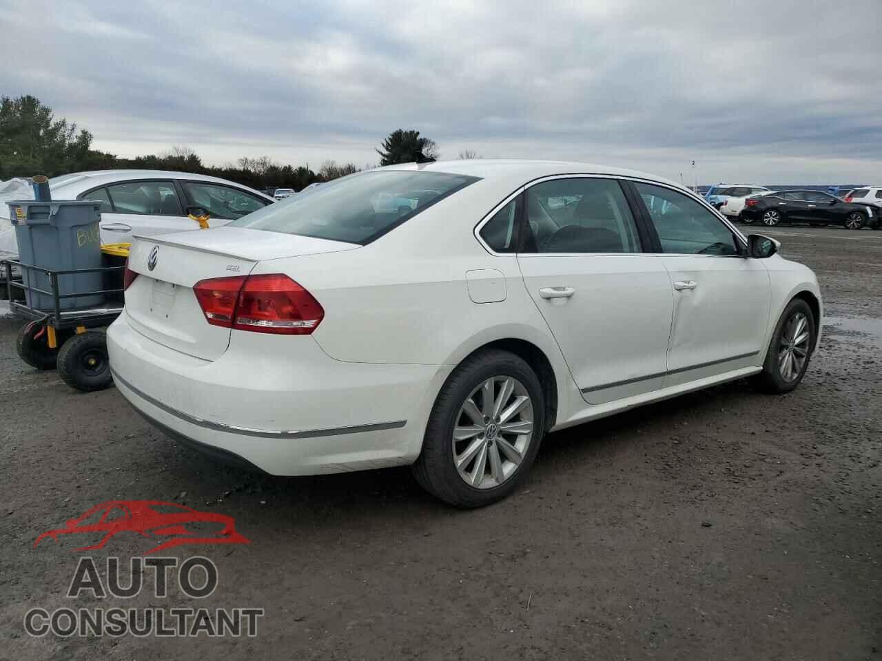 VOLKSWAGEN PASSAT 2012 - 1VWCP7A32CC024892