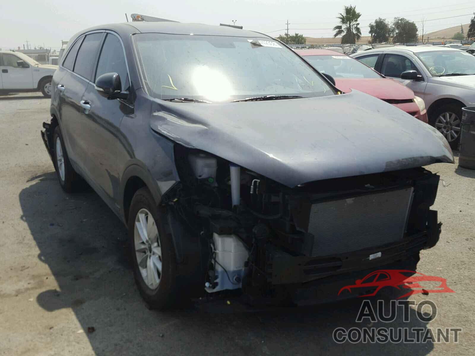 KIA SORENTO LX 2019 - 5XYPGDA53KG474274