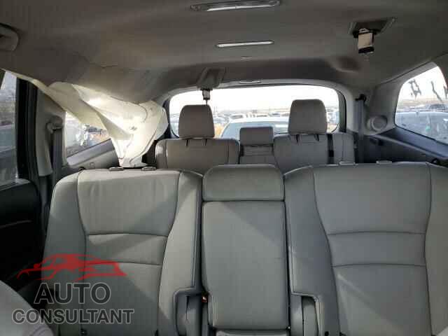 HONDA PILOT 2017 - 5FNYF6H99HB015553