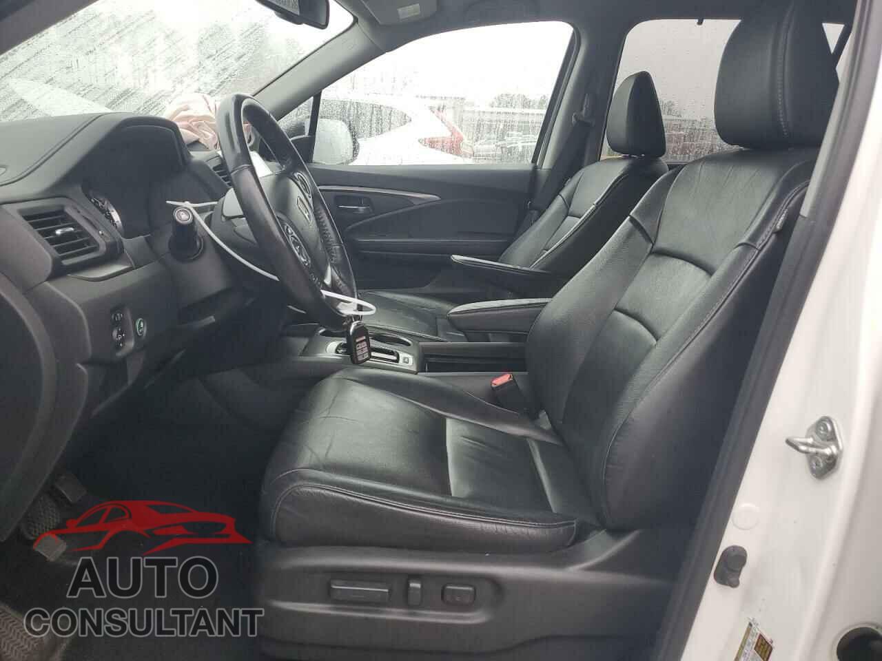 HONDA PILOT 2017 - 5FNYF5H81HB040108
