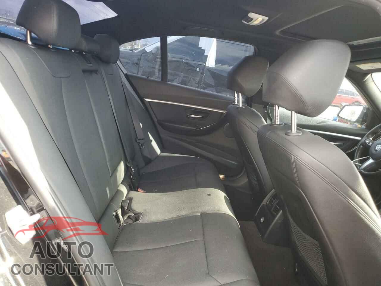 BMW 3 SERIES 2018 - WBA8E1C52JA178082