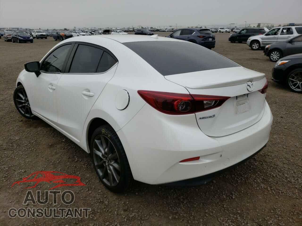 MAZDA 3 2018 - 3MZBN1W32JM251793