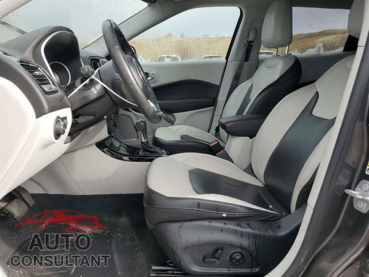 JEEP COMPASS 2018 - 3C4NJDCB6JT252184
