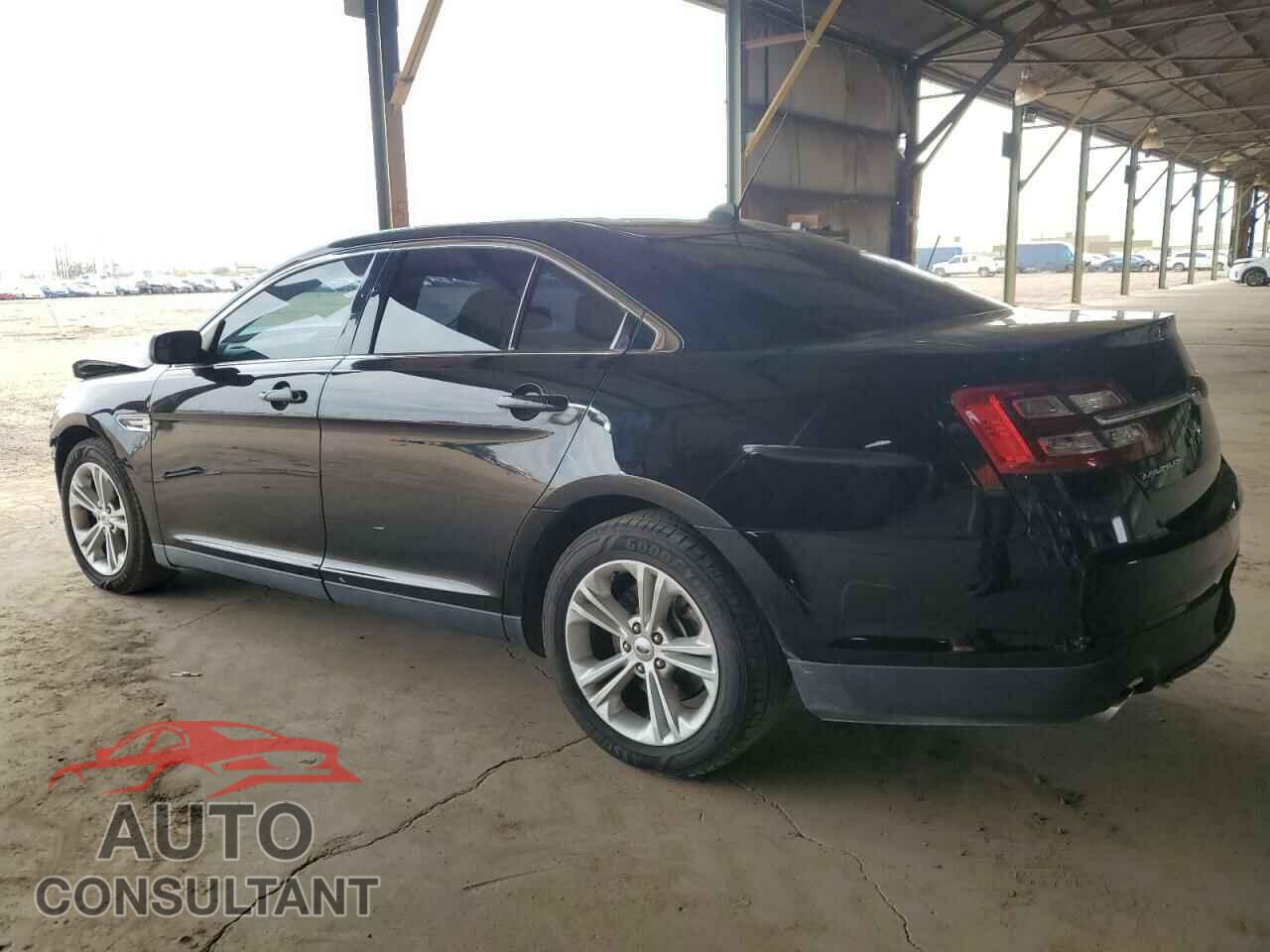 FORD TAURUS 2018 - 1FAHP2D8XJG128187
