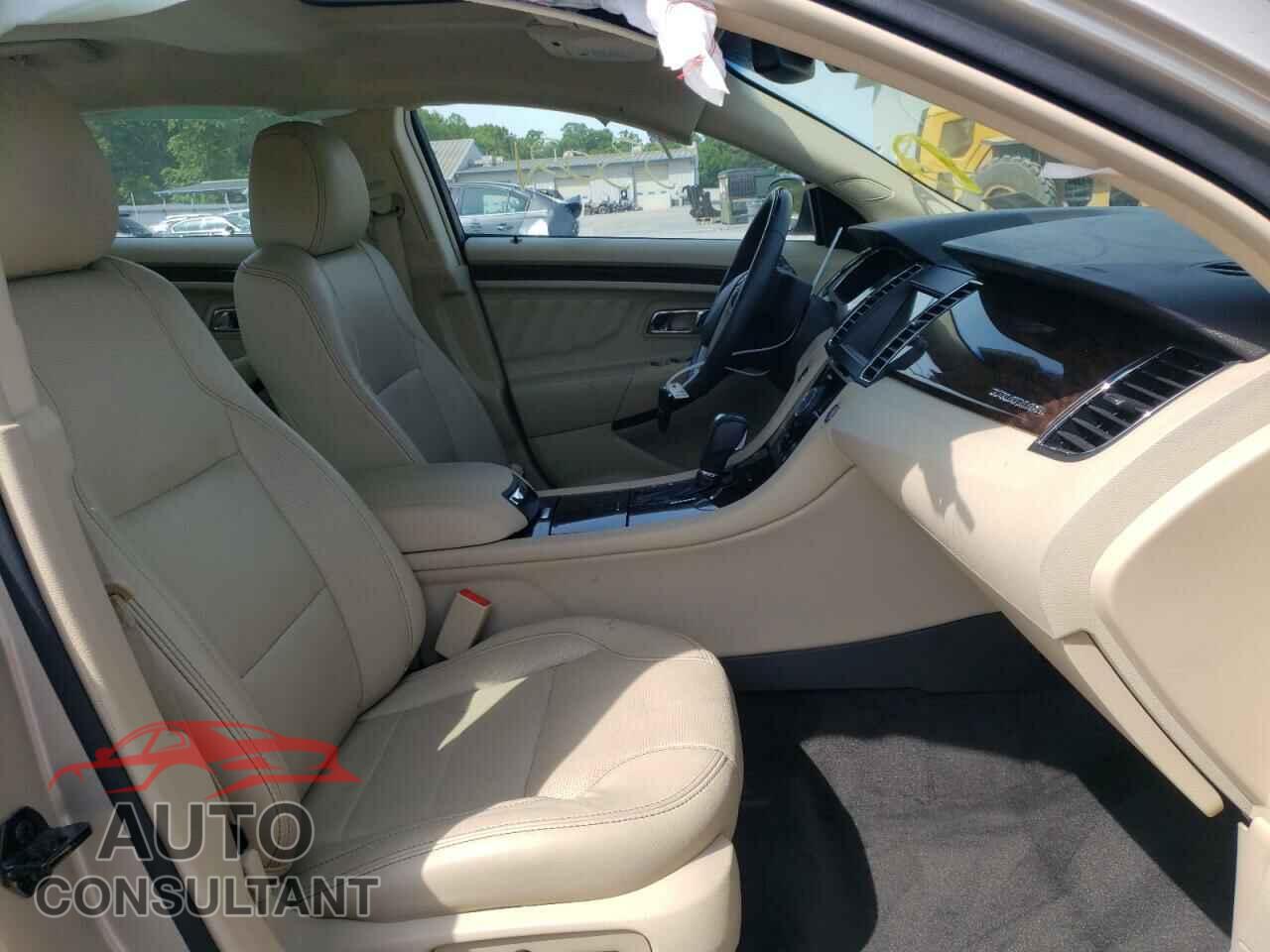 FORD TAURUS 2018 - 1FAHP2F89JG122765