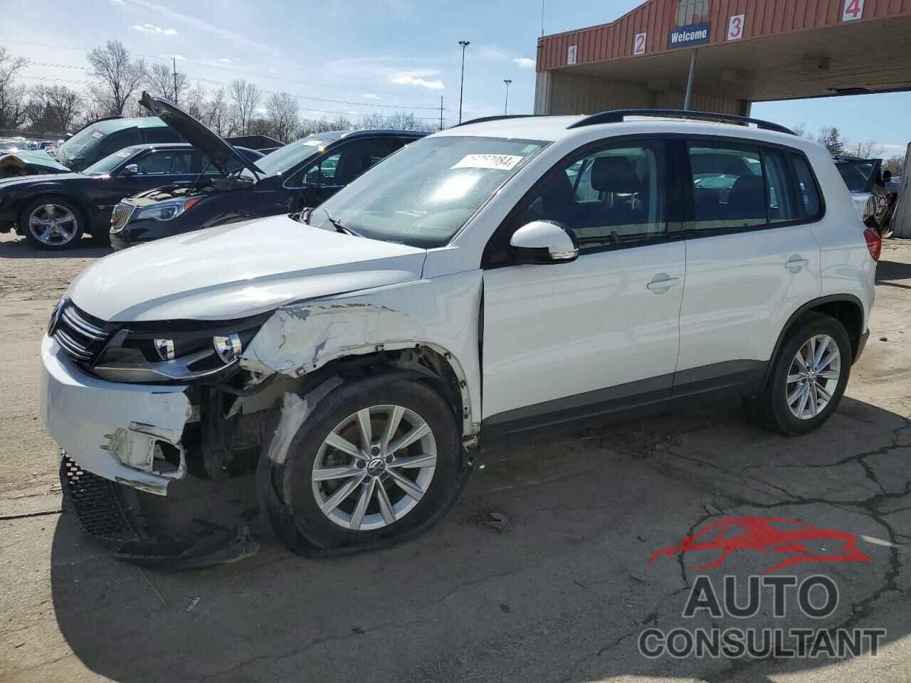 VOLKSWAGEN TIGUAN 2017 - WVGAV7AX5HK046543