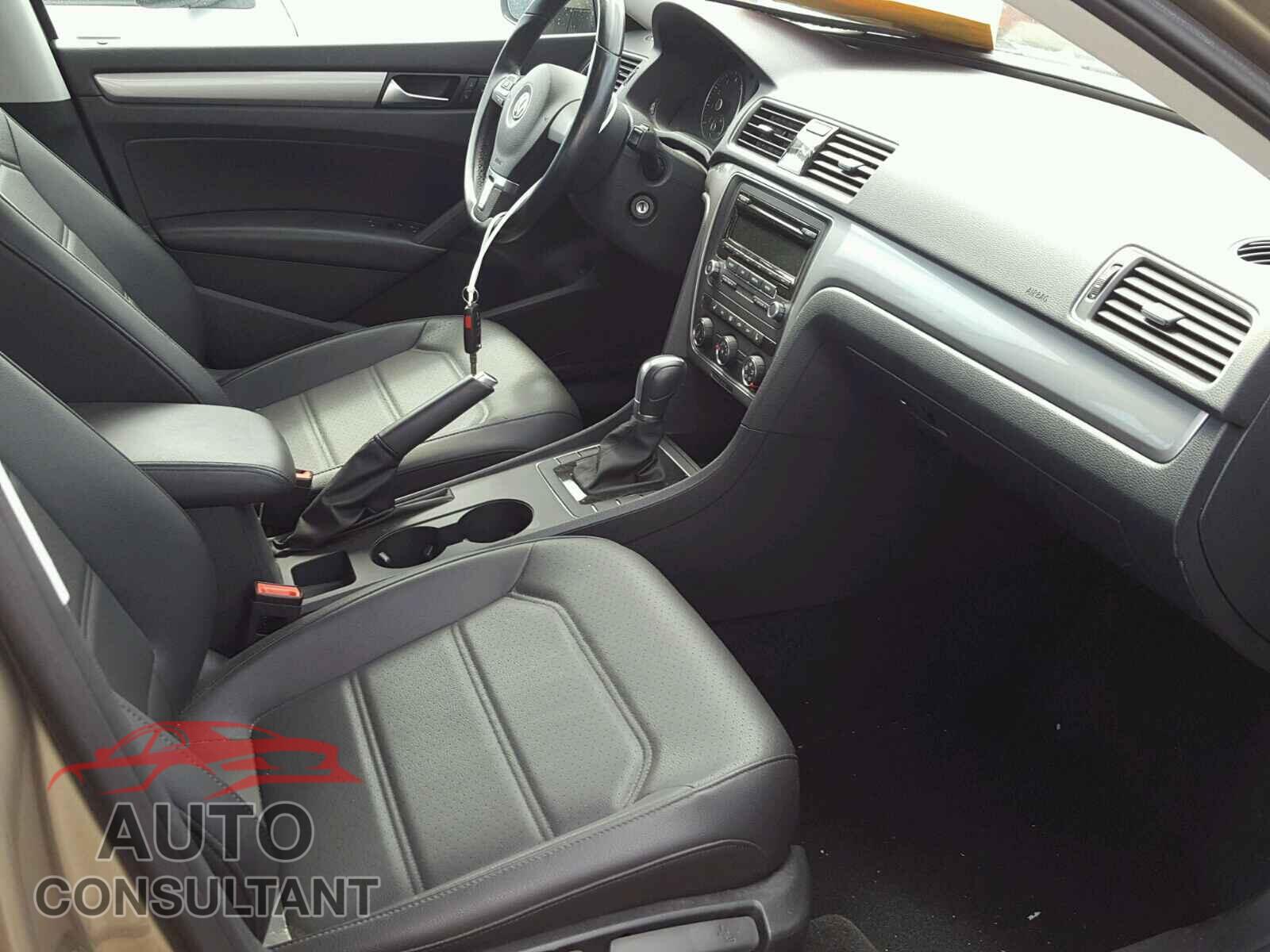 VOLKSWAGEN PASSAT 2015 - 1VWAT7A39FC011743