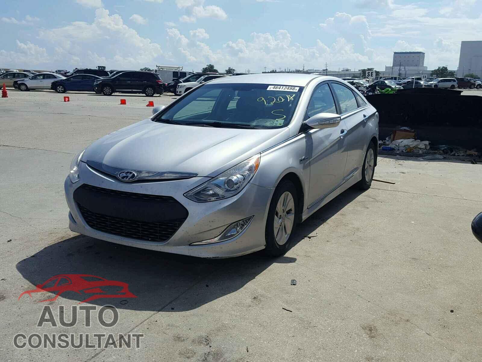 HYUNDAI SONATA 2013 - KMHEC4A46DA077604