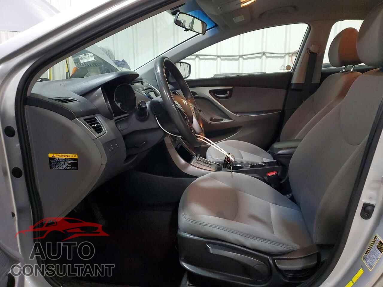 HYUNDAI ELANTRA 2013 - 5NPDH4AE2DH381807