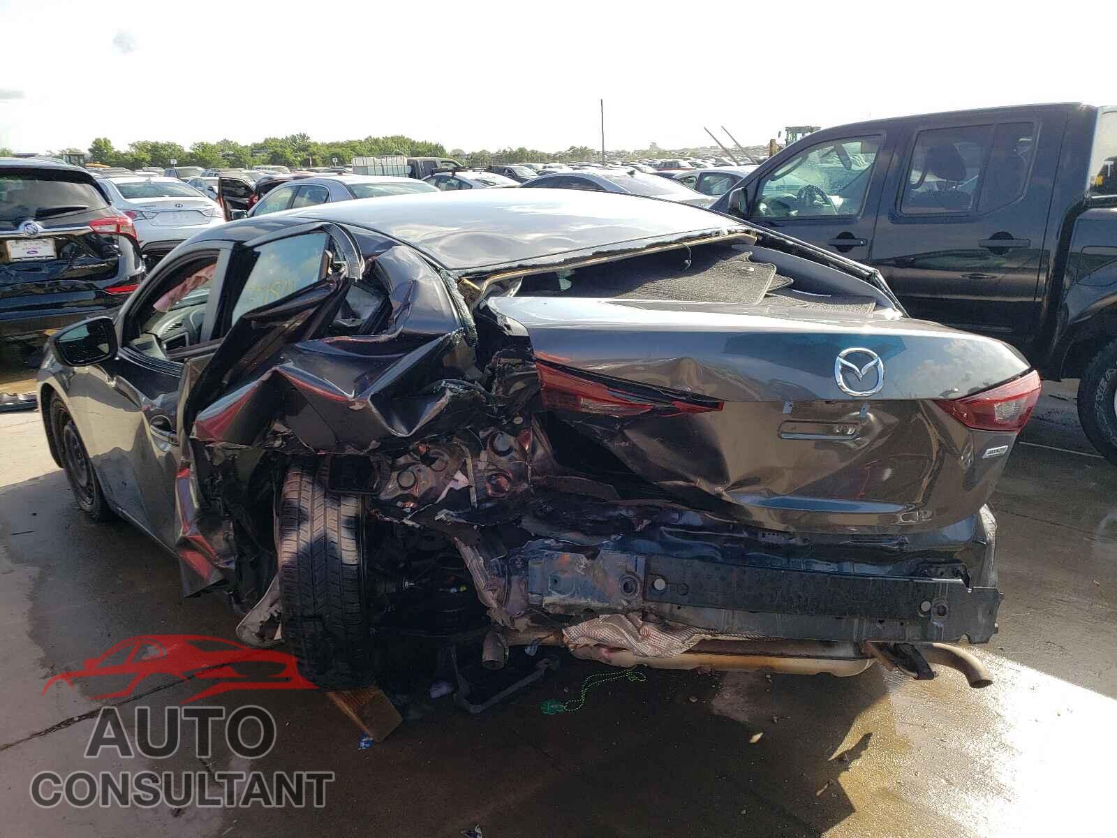 MAZDA 3 2018 - 3MZBN1U73JM264672