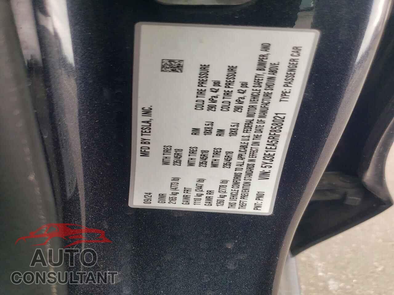 TESLA MODEL 3 2024 - 5YJ3E1EA5RF858021