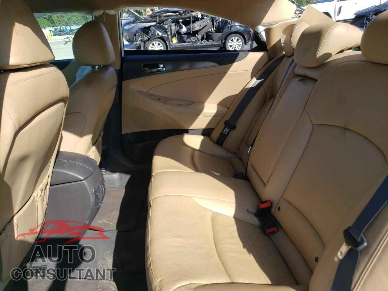 HYUNDAI SONATA 2013 - KMHEC4A43DA090407