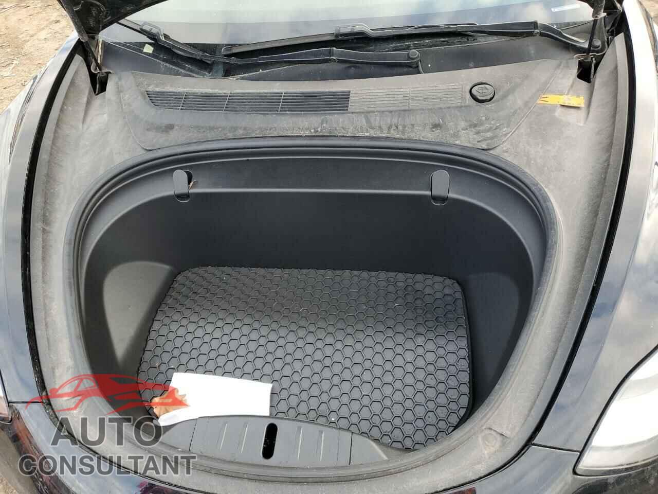 TESLA MODEL 3 2018 - 5YJ3E1EB5JF068439