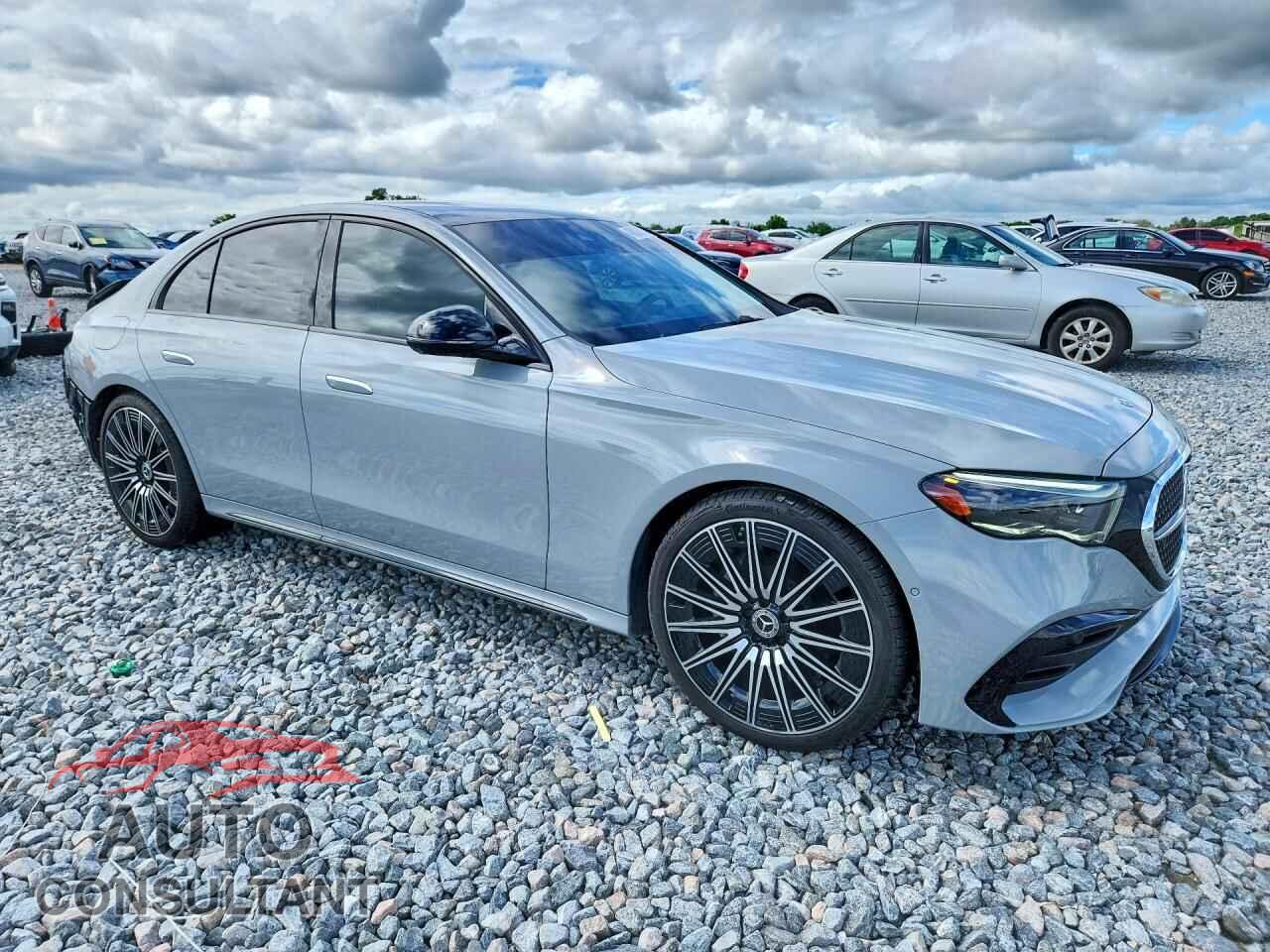 MERCEDES-BENZ E-CLASS 2024 - W1KLF4HB3RA061428