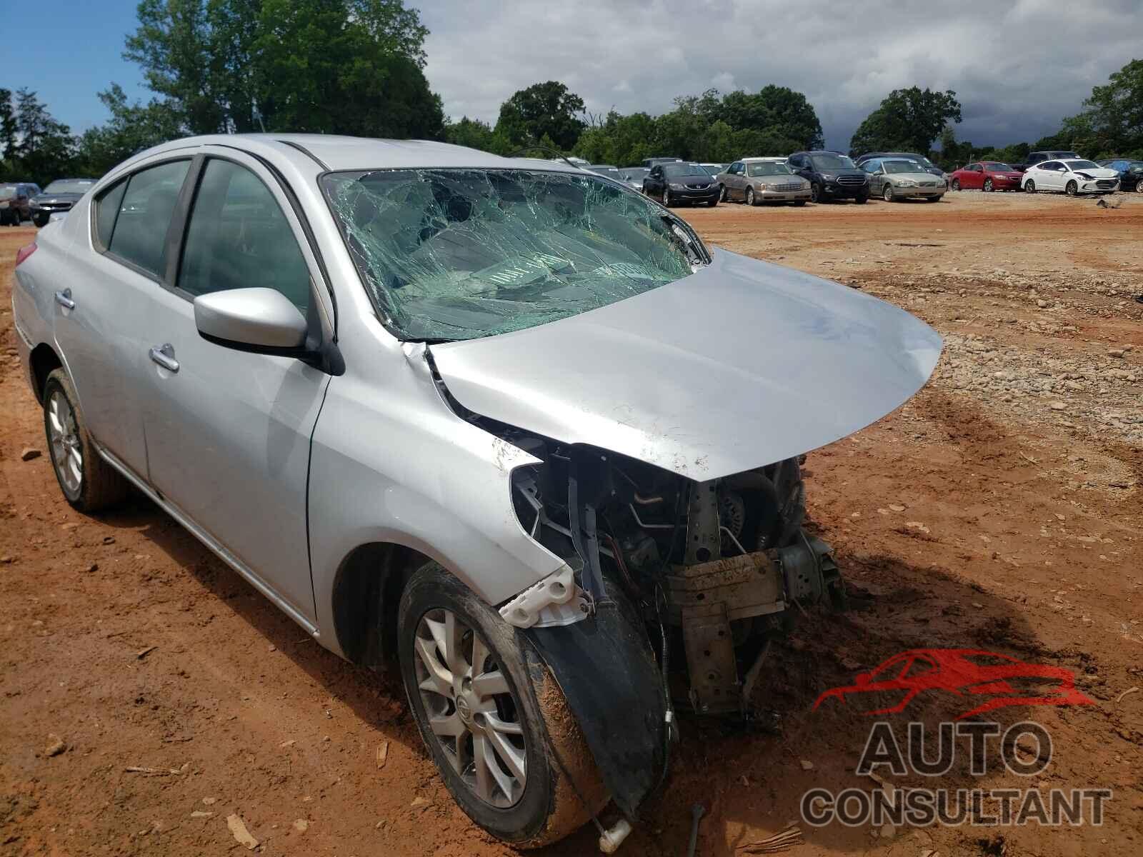 NISSAN VERSA 2018 - 3N1CN7AP5JL842617