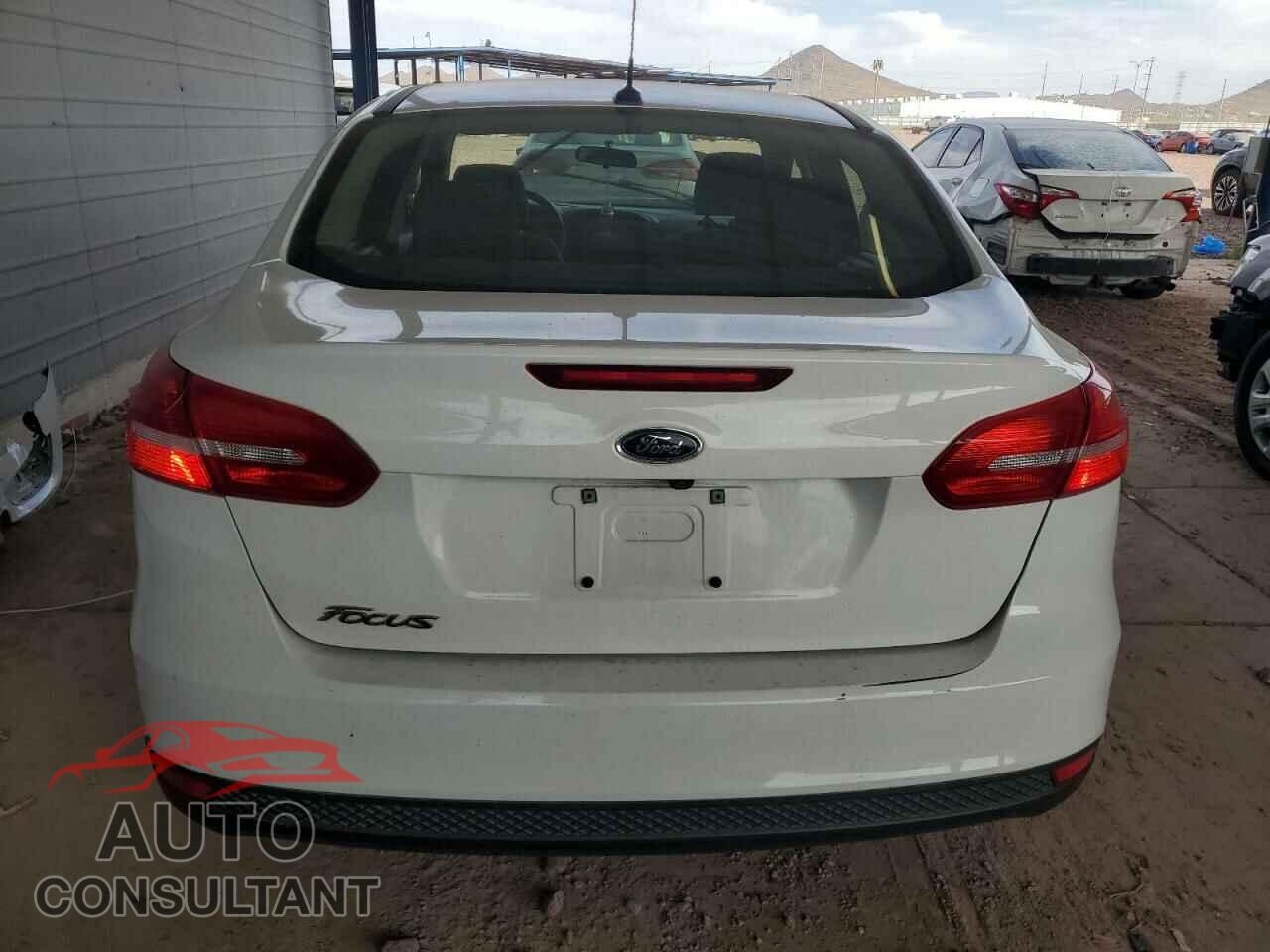 FORD FOCUS 2017 - 1FADP3E29HL240575