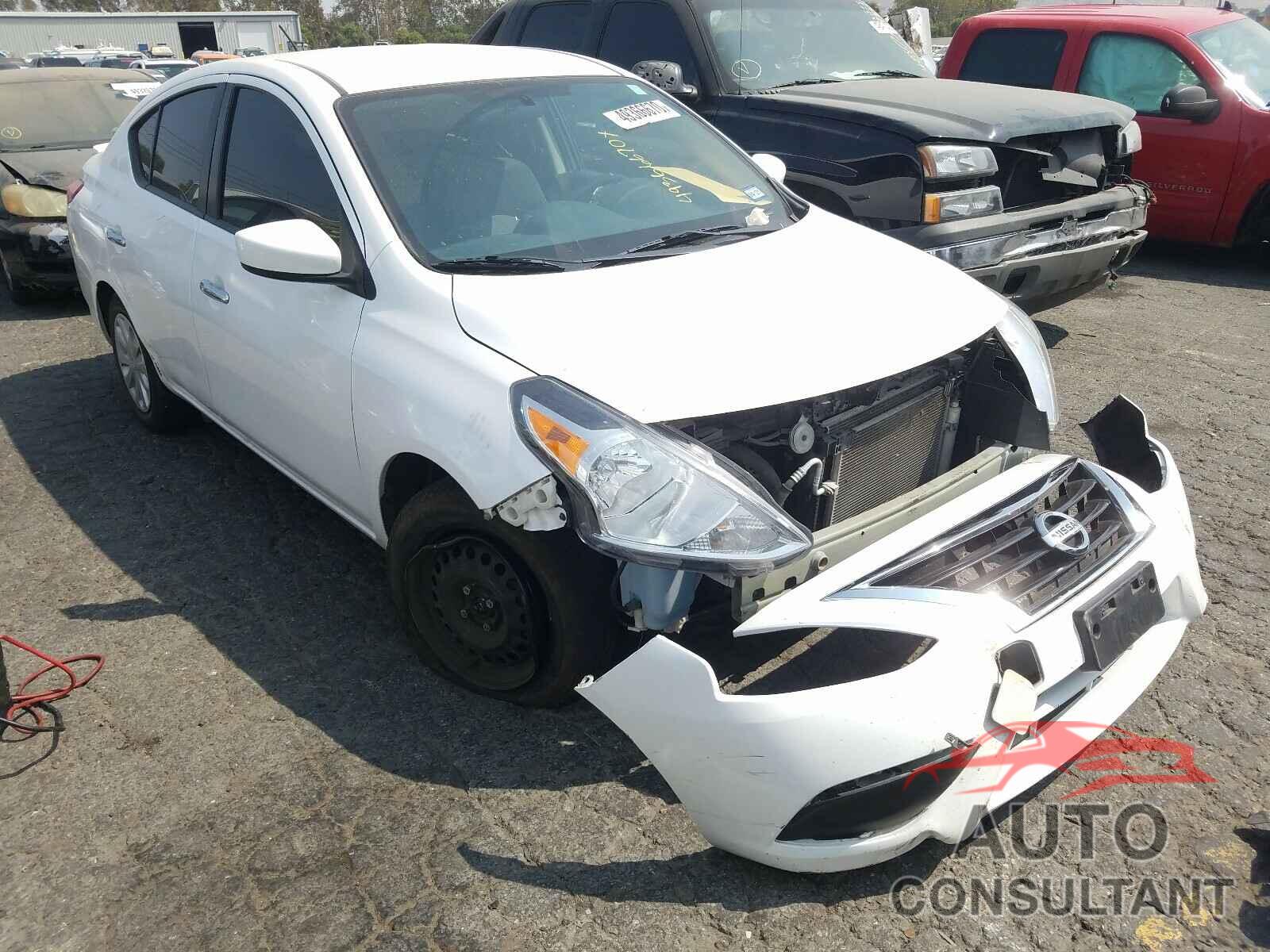 NISSAN VERSA 2018 - 3N1CN7AP8JL809840