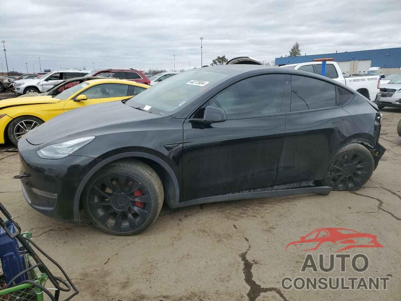 TESLA MODEL Y 2021 - 5YJYGDEE4MF115752