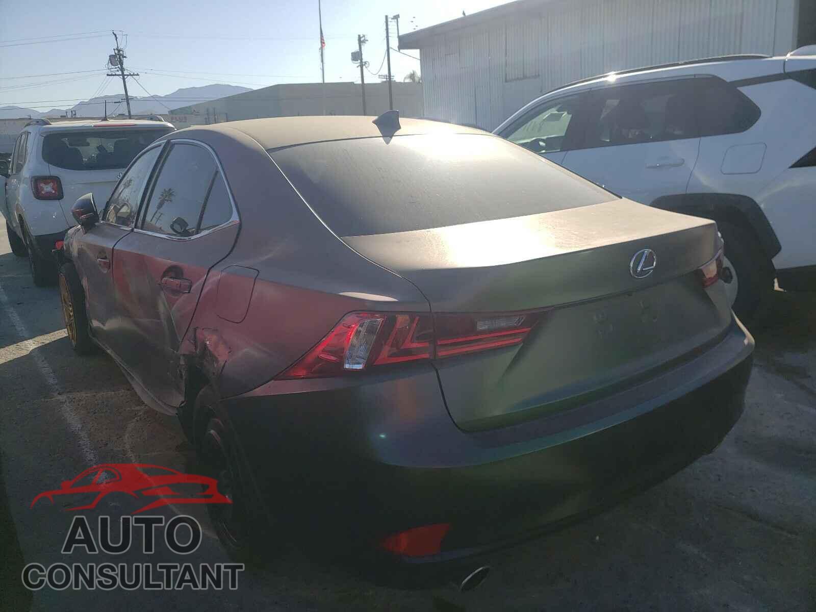 LEXUS IS 2016 - JTHBA1D20G5017349