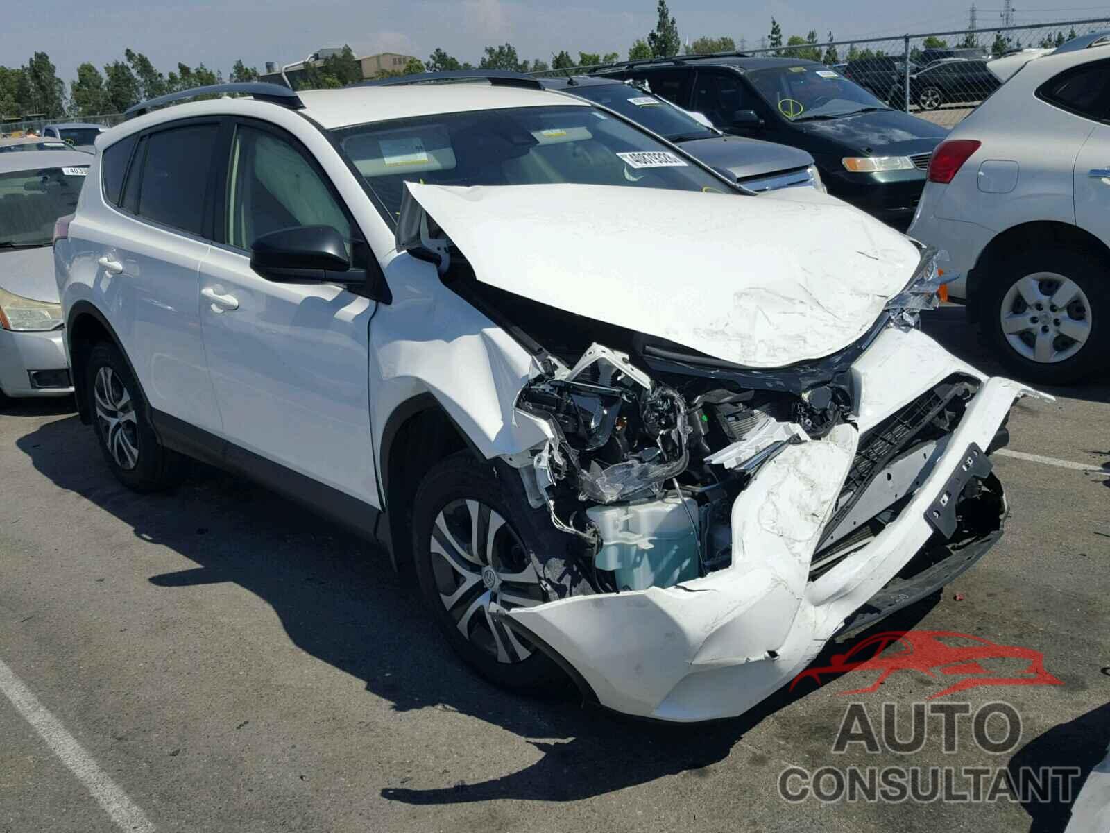 TOYOTA RAV4 LE 2017 - JTMZFREV9HJ715122