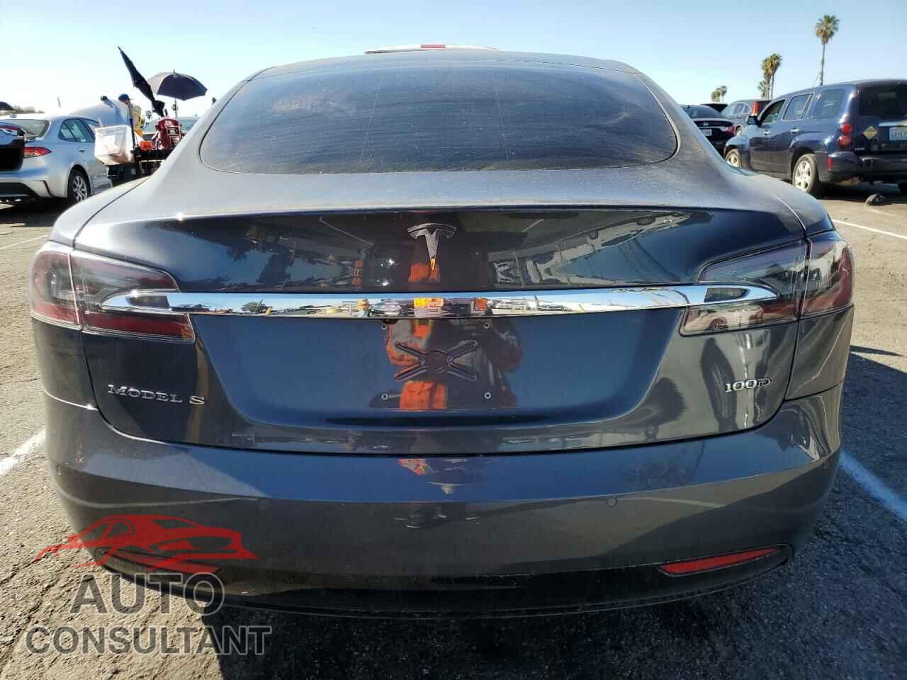 TESLA MODEL S 2018 - 5YJSA1E23JF239826