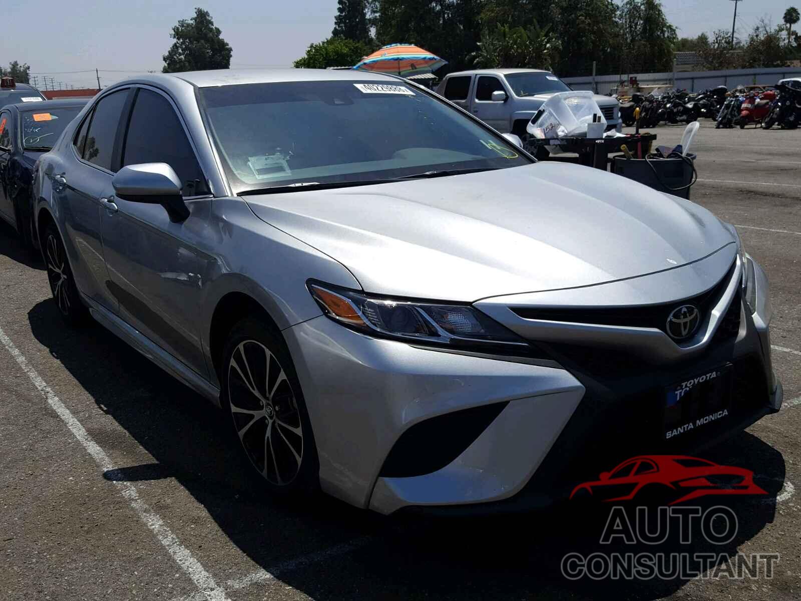 TOYOTA CAMRY 2018 - 4T1B11HK3JU082989
