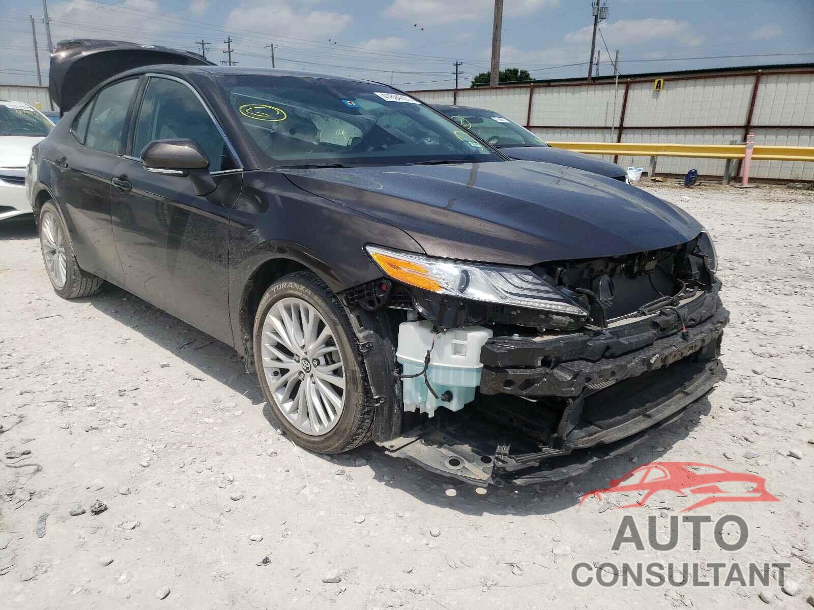 TOYOTA CAMRY 2018 - 4T1B11HK5JU149589