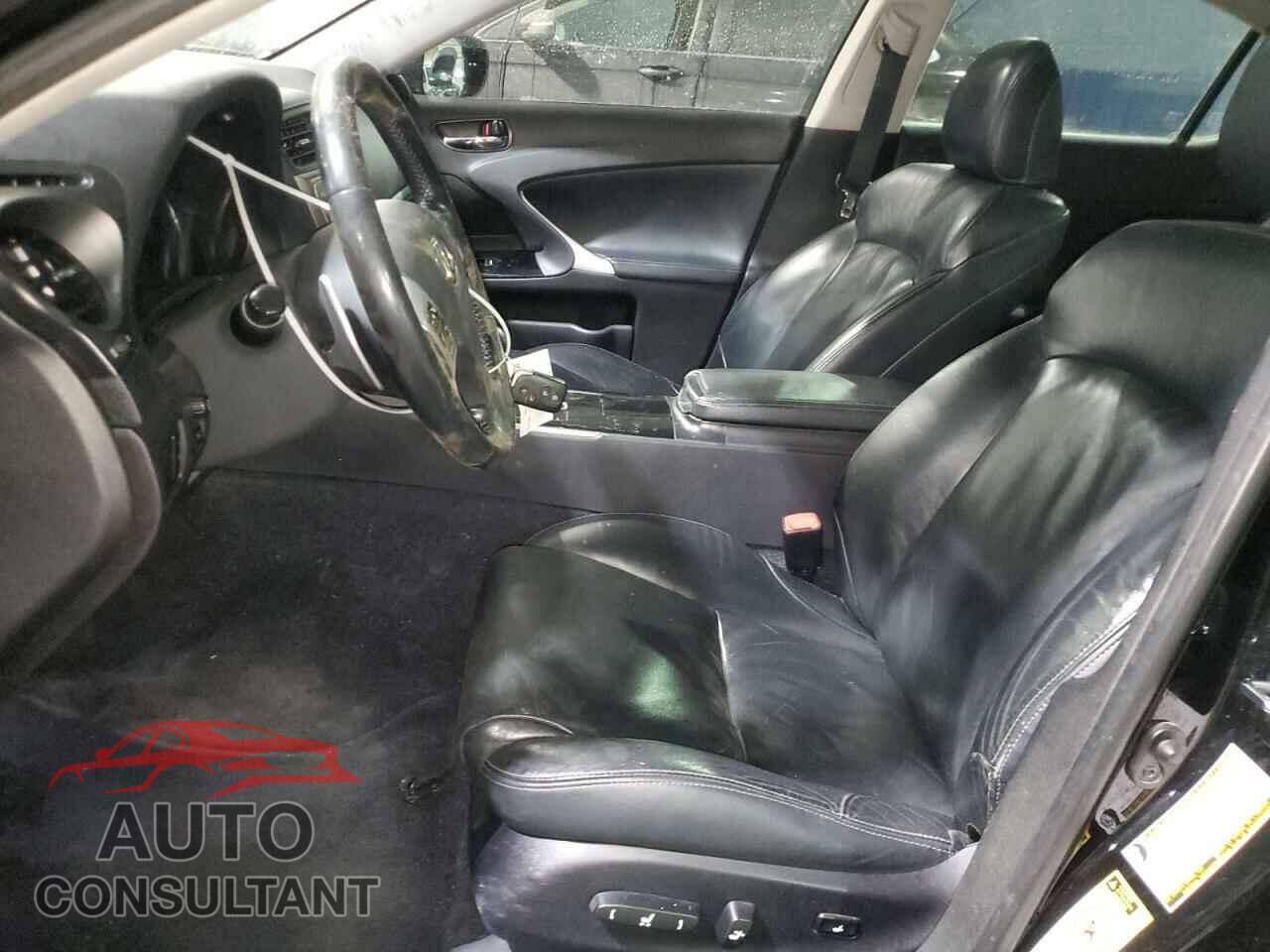 LEXUS IS 2011 - JTHCF5C26B5051335