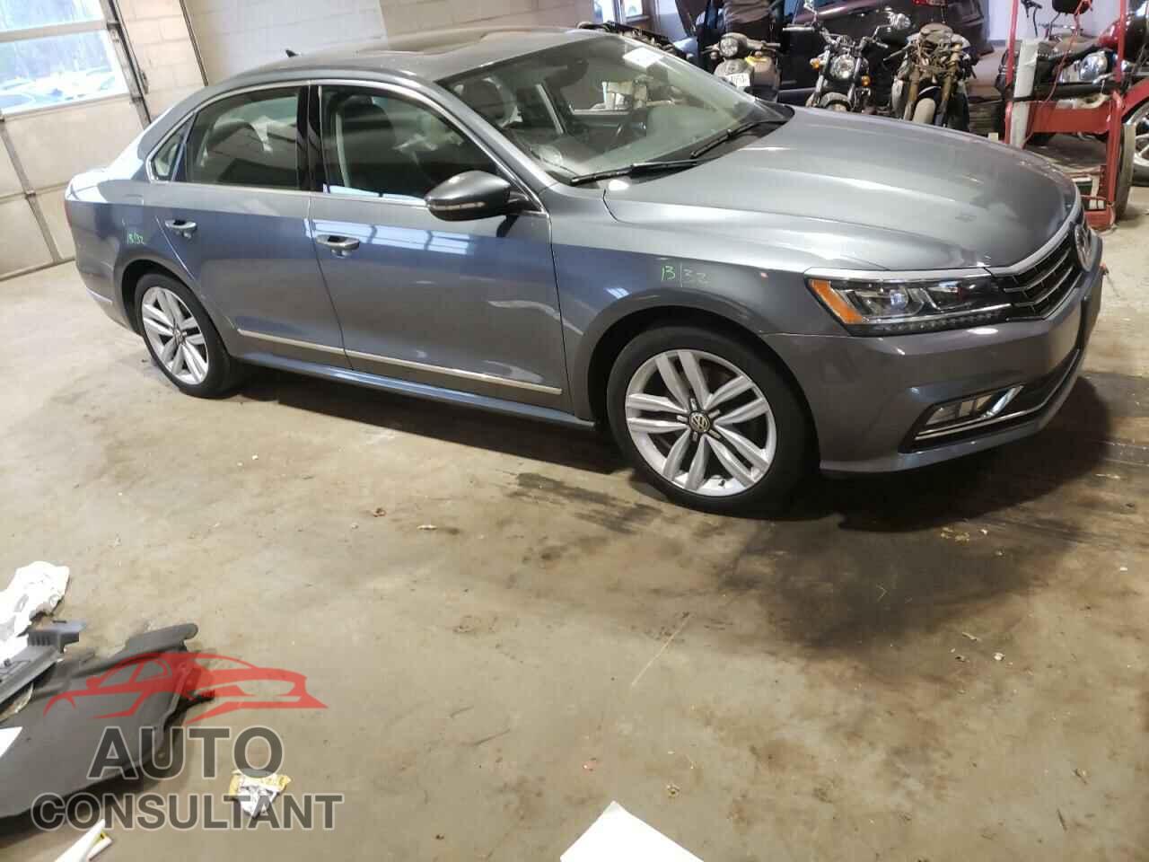 VOLKSWAGEN PASSAT 2017 - 1VWGT7A36HC056362