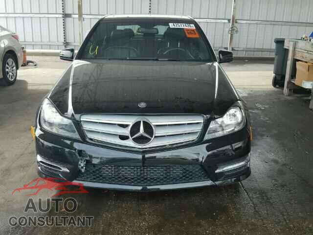 MERCEDES-BENZ C250 2012 - WDDGF4HB2CA603157