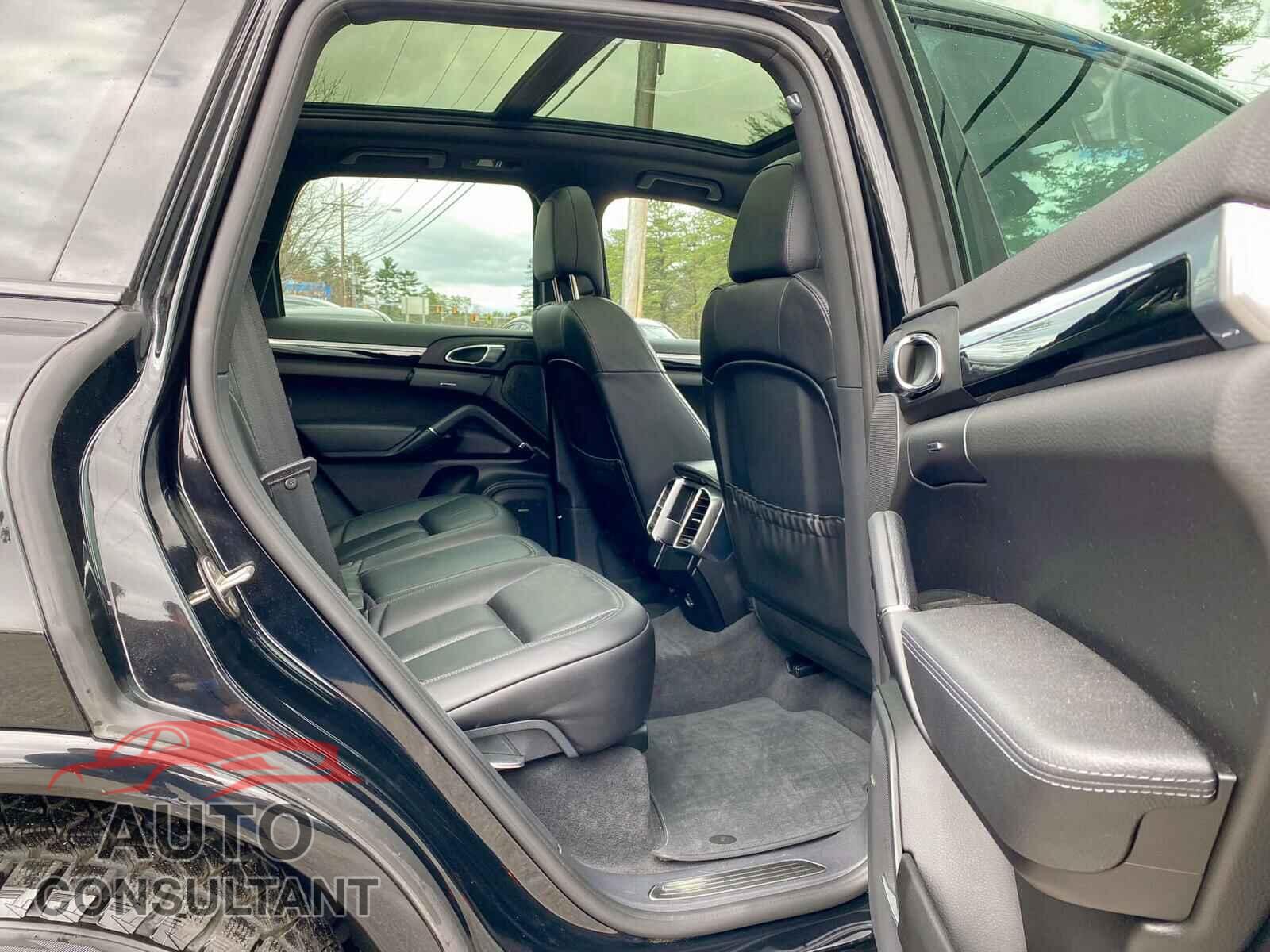 PORSCHE CAYENNE 2017 - WP1AA2A20HKA80377