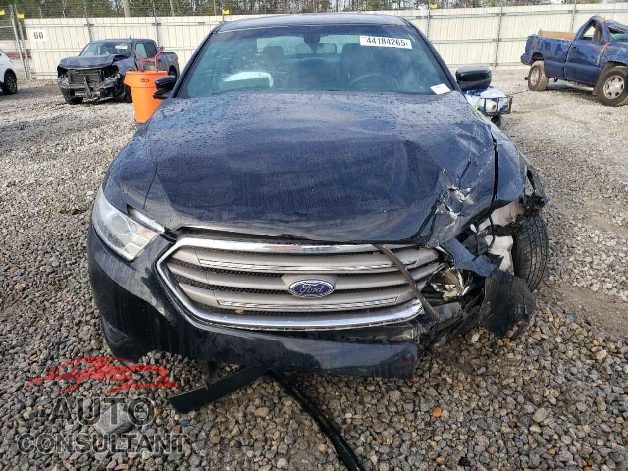 FORD TAURUS 2018 - 1FAHP2E87JG143180