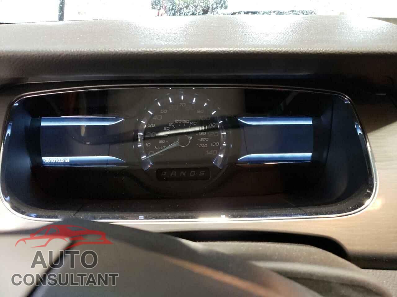 FORD TAURUS 2018 - 1FAHP2E89JG142340