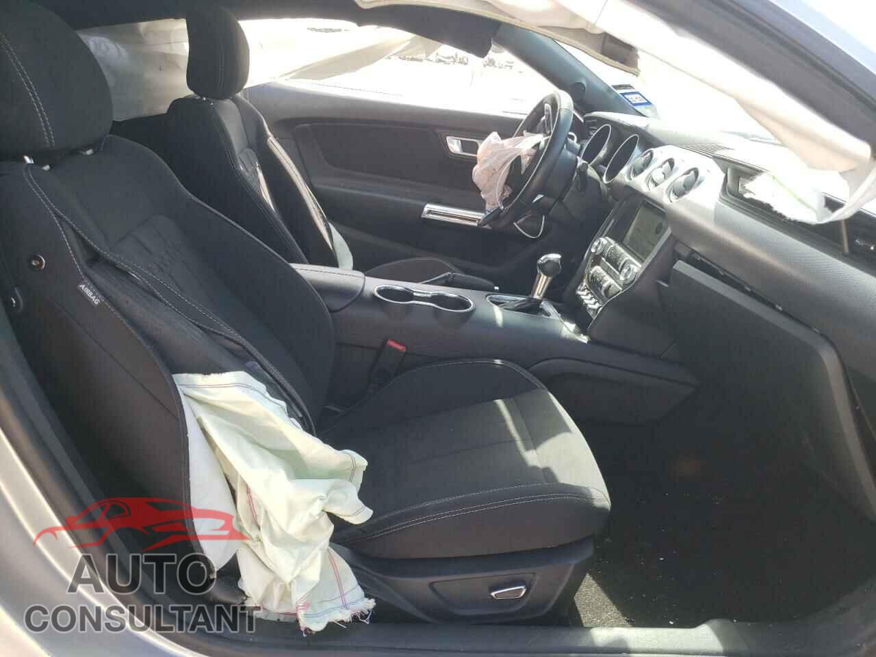 FORD MUSTANG 2019 - 1FA6P8TH2K5123185