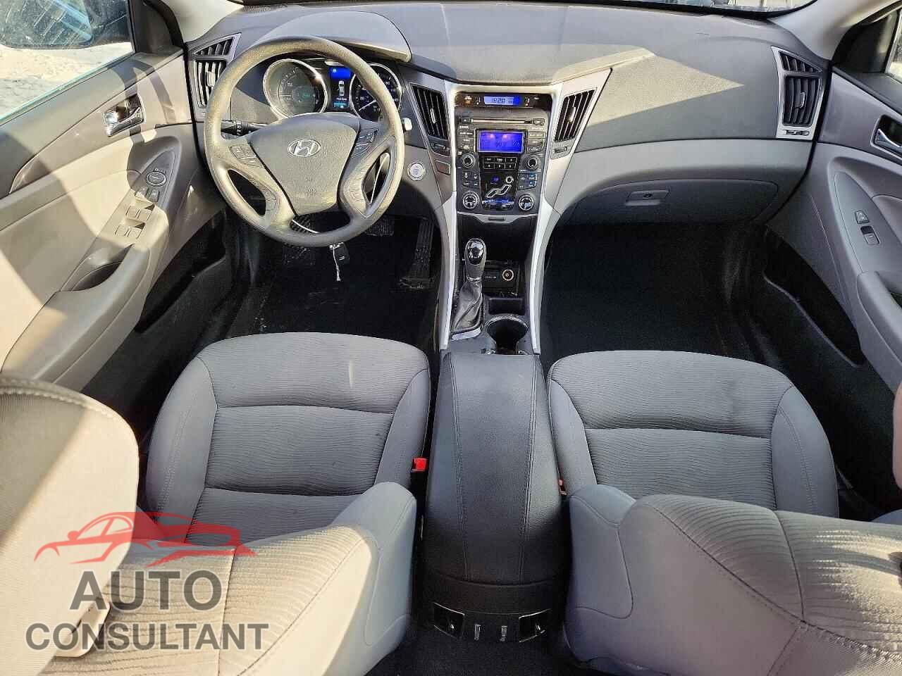 HYUNDAI SONATA 2013 - KMHEC4A45DA070370