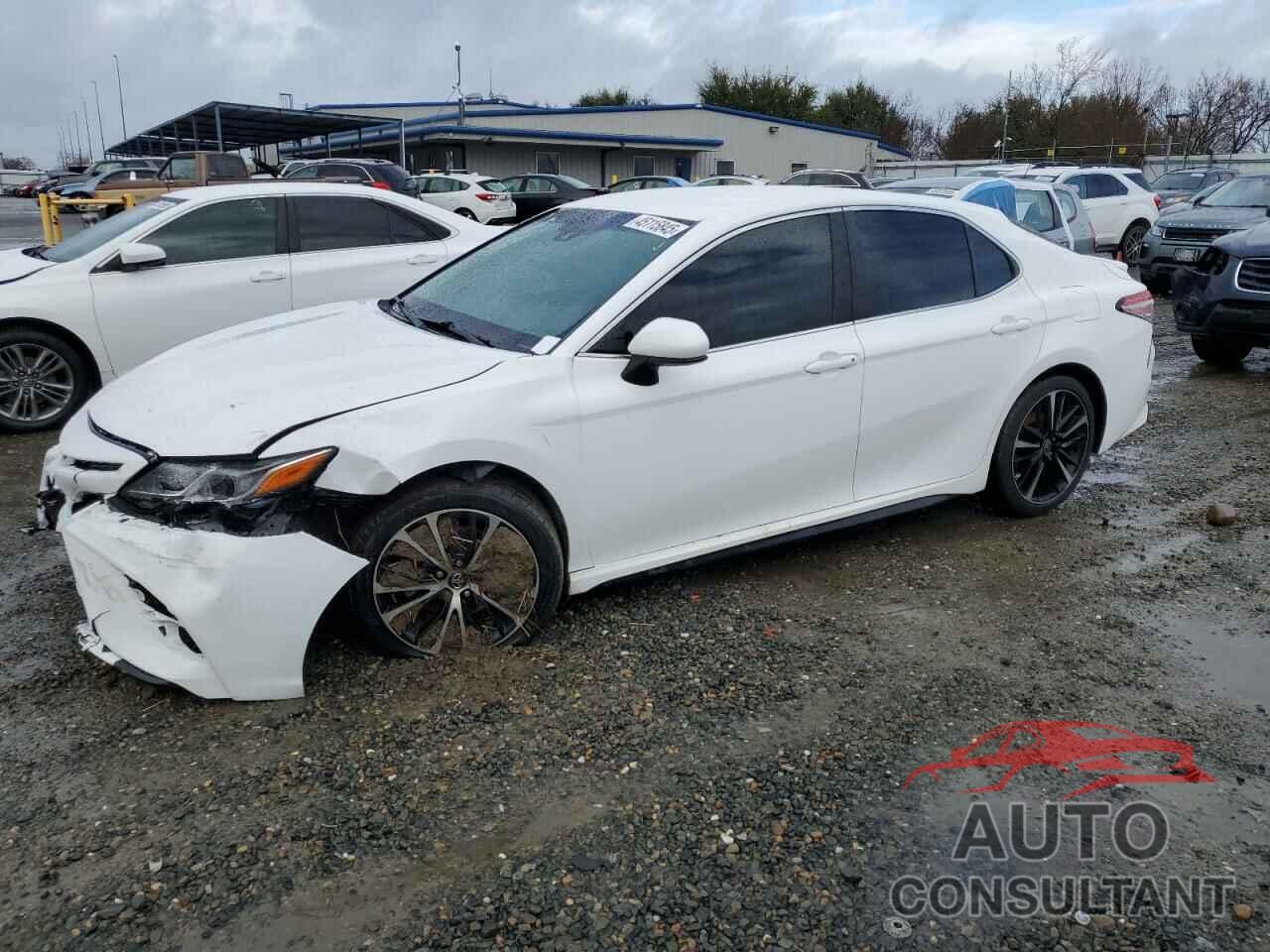 TOYOTA CAMRY 2018 - 4T1B11HK7JU077732