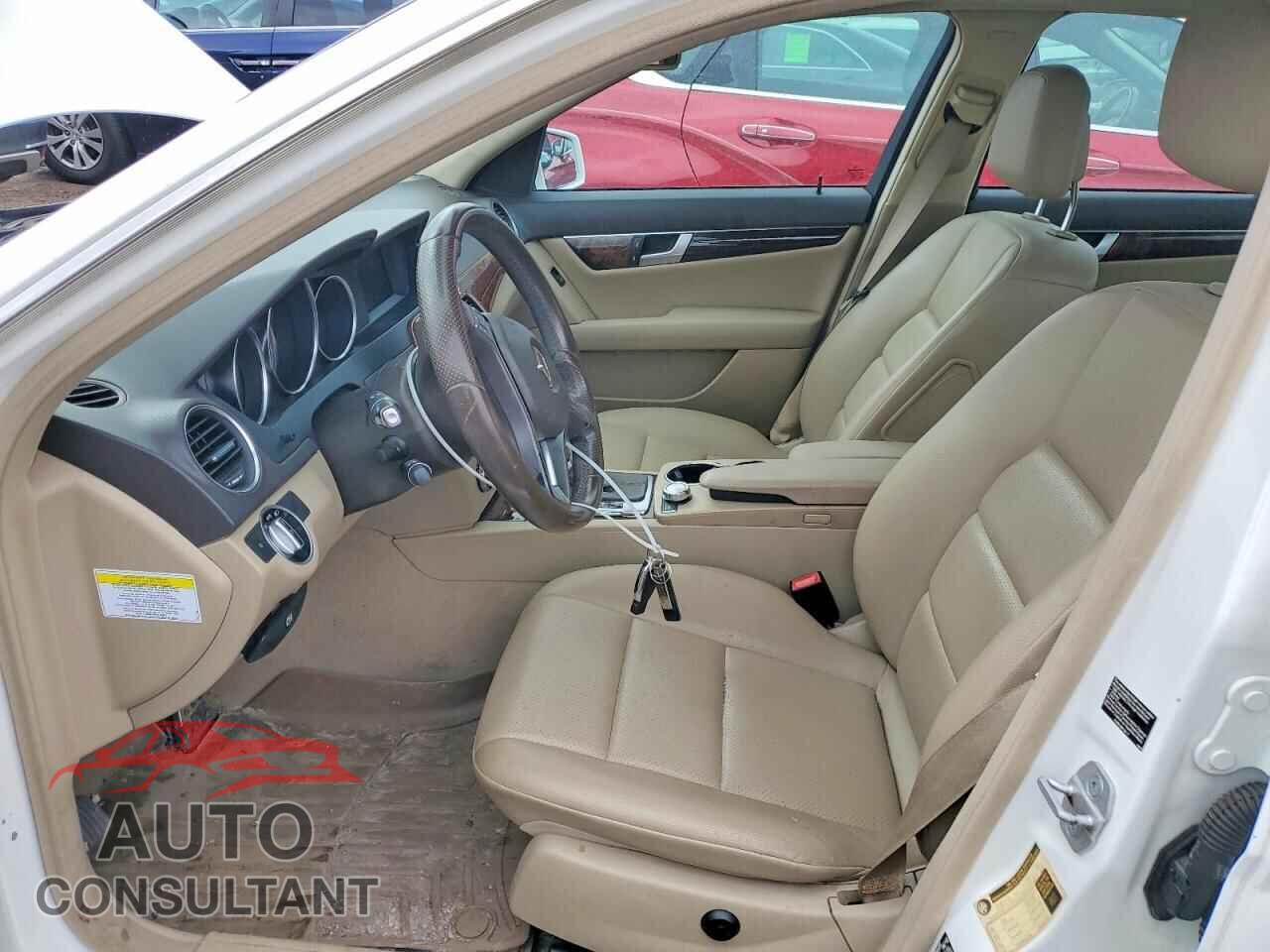 MERCEDES-BENZ C-CLASS 2013 - WDDGF4HB8DR295382