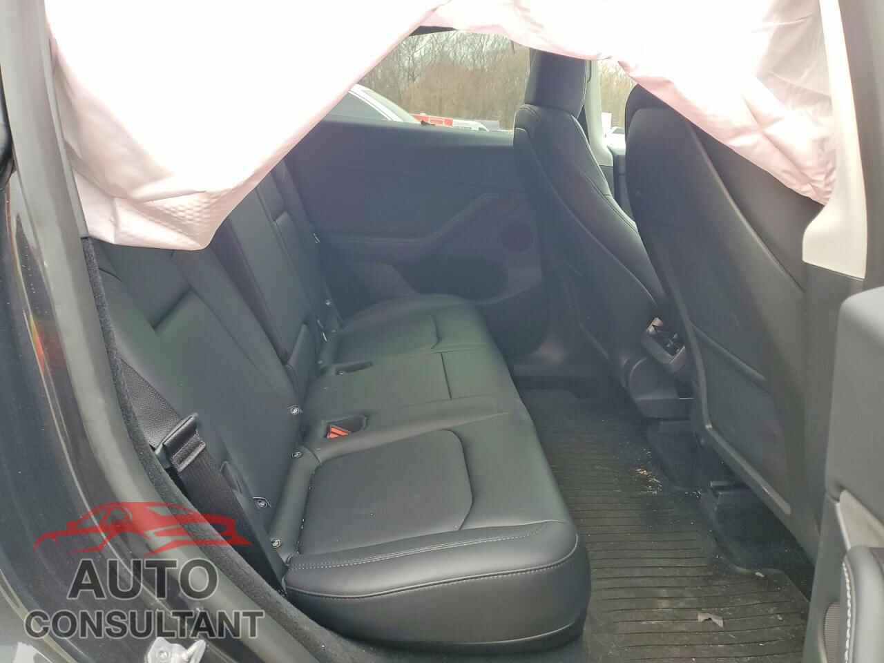 TESLA MODEL Y 2025 - 7SAYGDED5SF250939