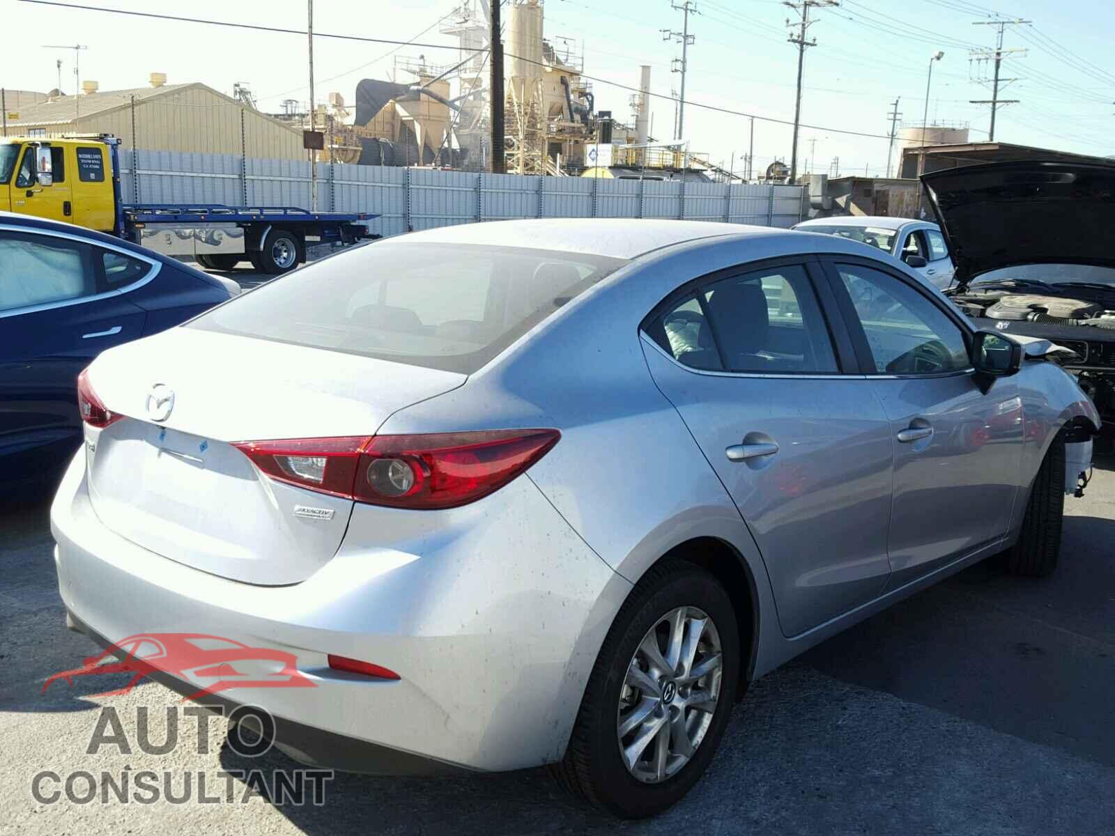 MAZDA 3 2018 - 3MZBN1U70JM189073