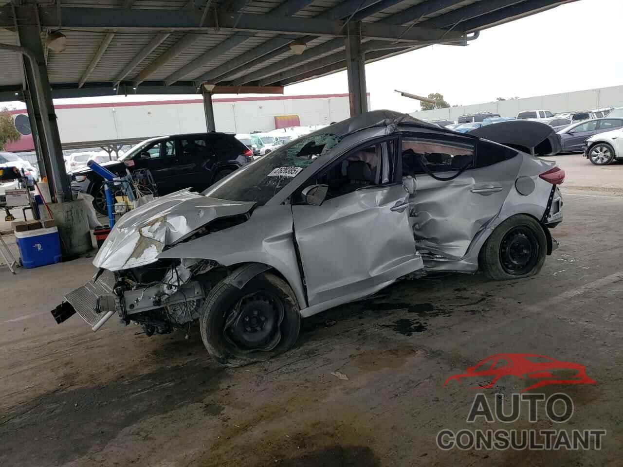 HYUNDAI ELANTRA 2018 - KMHD74LF3JU452549