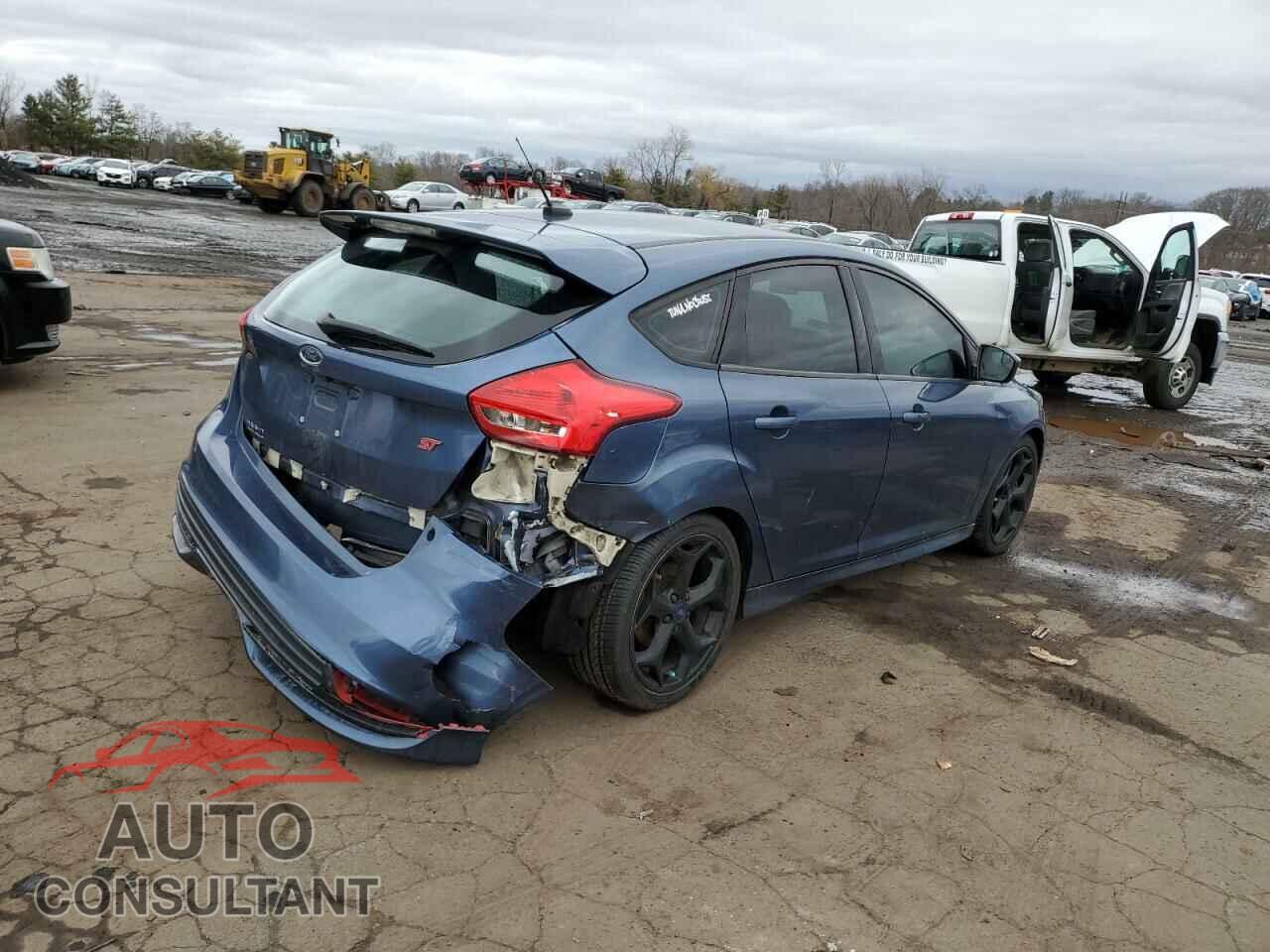 FORD FOCUS 2018 - 1FADP3L93JL209375