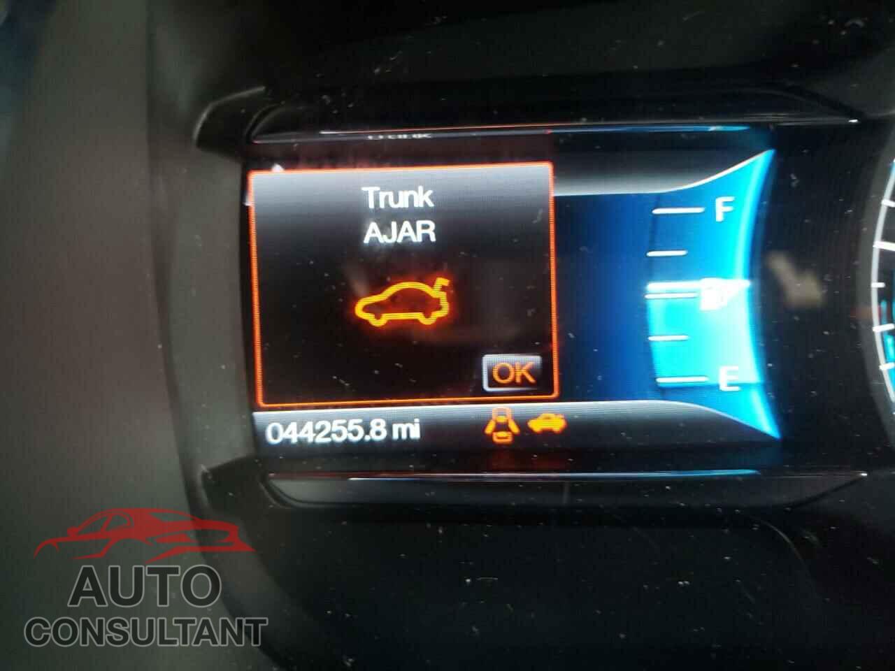 FORD TAURUS 2018 - 1FAHP2E84JG111657
