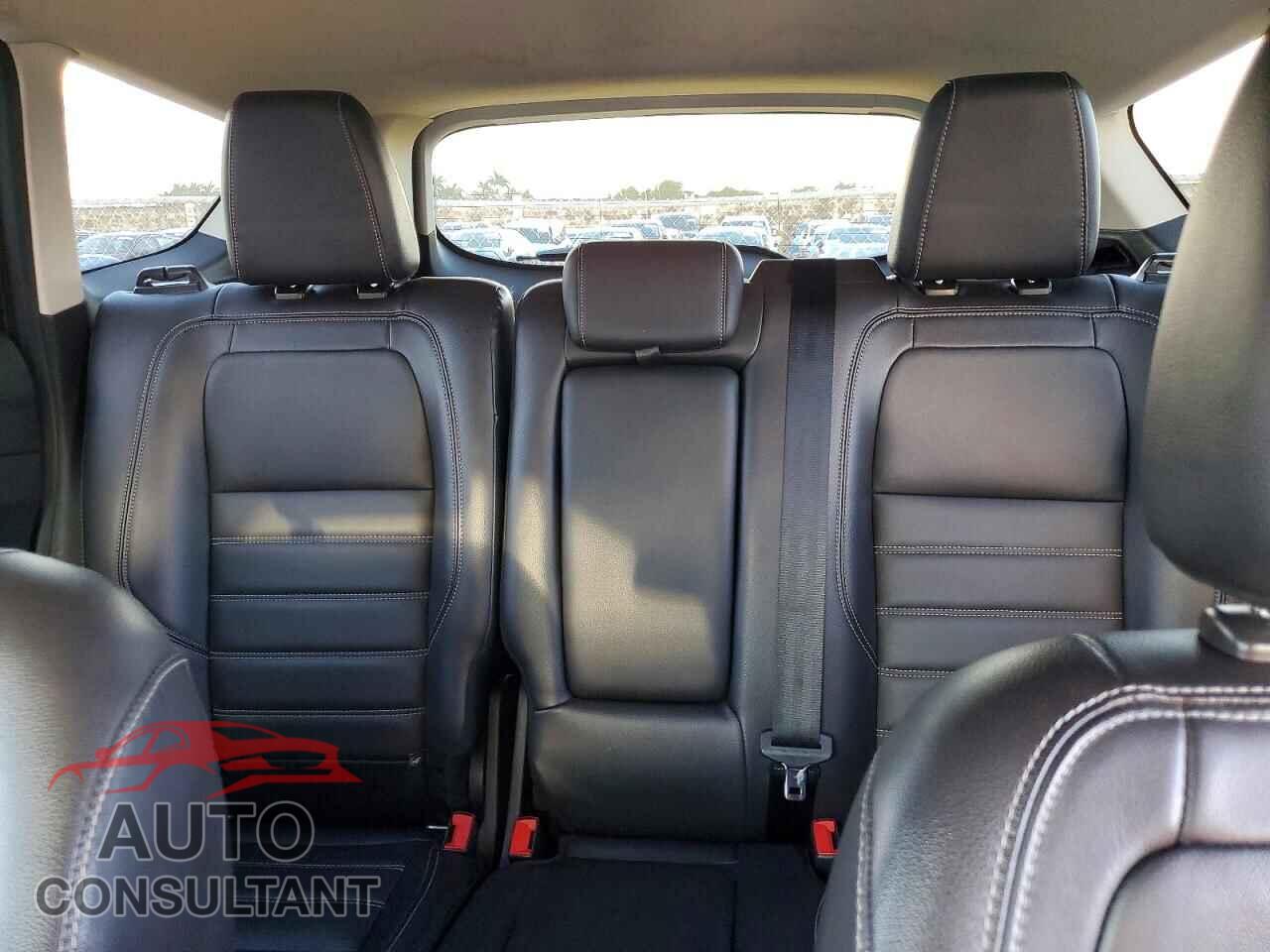 FORD ESCAPE 2017 - 1FMCU9JD5HUC57534