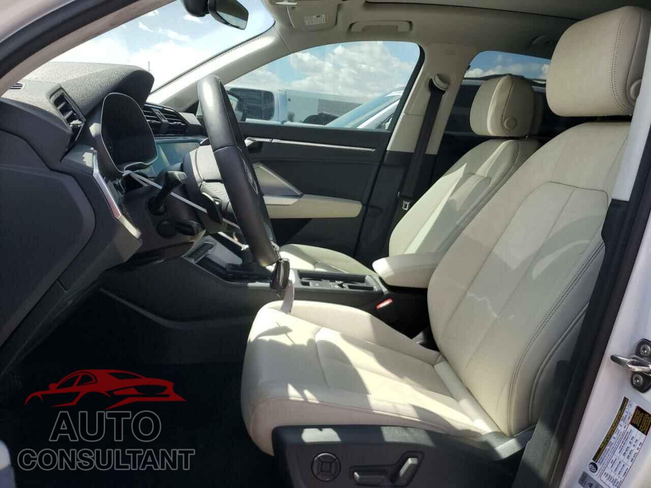AUDI Q3 2021 - WA1DECF38M1068661