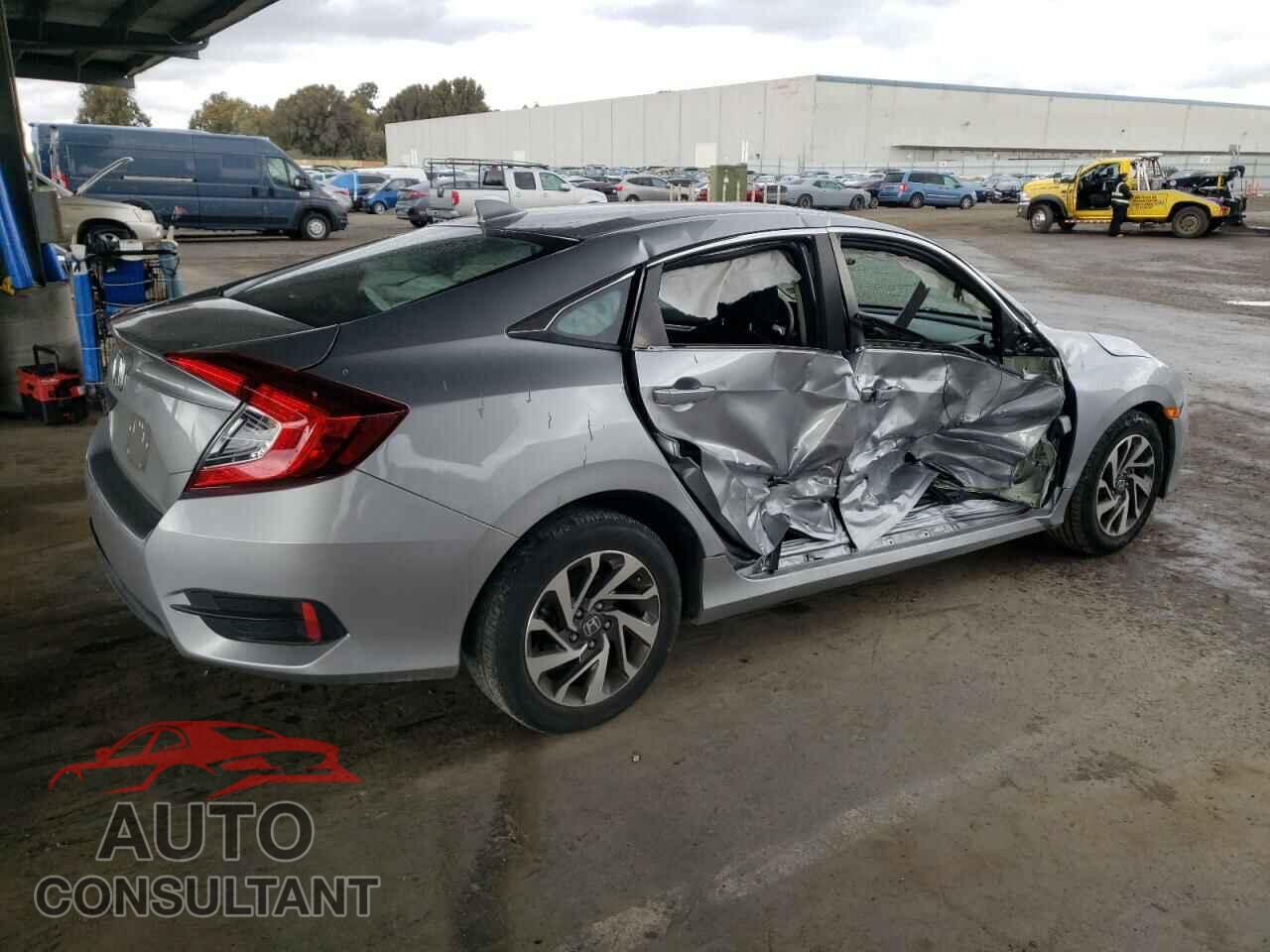 HONDA CIVIC 2018 - 2HGFC2F76JH538797